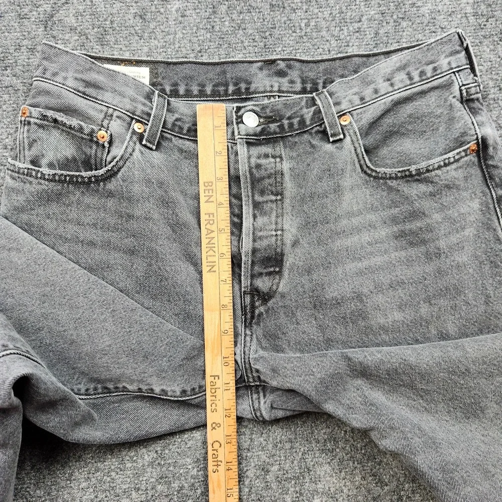 Levis Premium 501 Jeans Mens 32x32 Gray Button Fly Straight Leg Denim A1959-0003